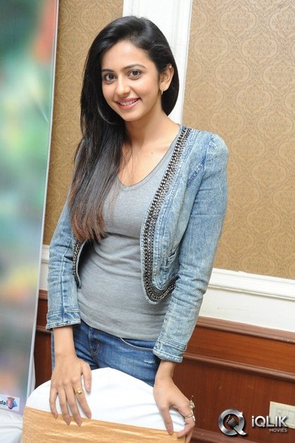 Rakul-Preet-Singh-at-Rough-Movie-Success-Meet